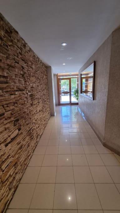 Piso En El Centro Con Vistas Al Mar Y Balcon Lejlighed Roses Eksteriør billede